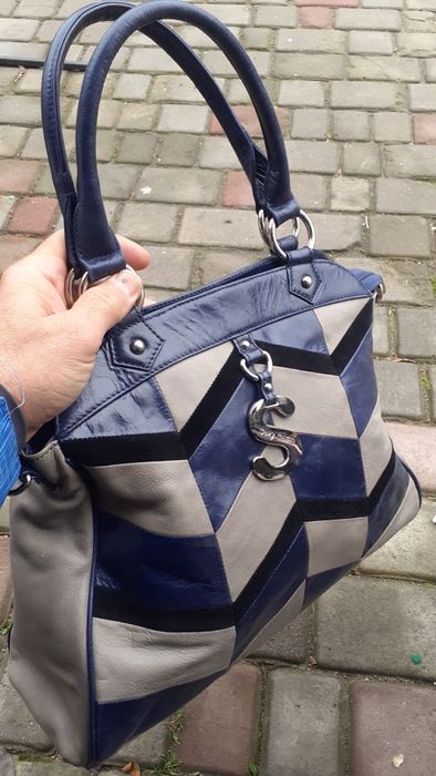 Красивая кожаная сумка Suzy Smith в стиле пэчворк с подвеской в виде S