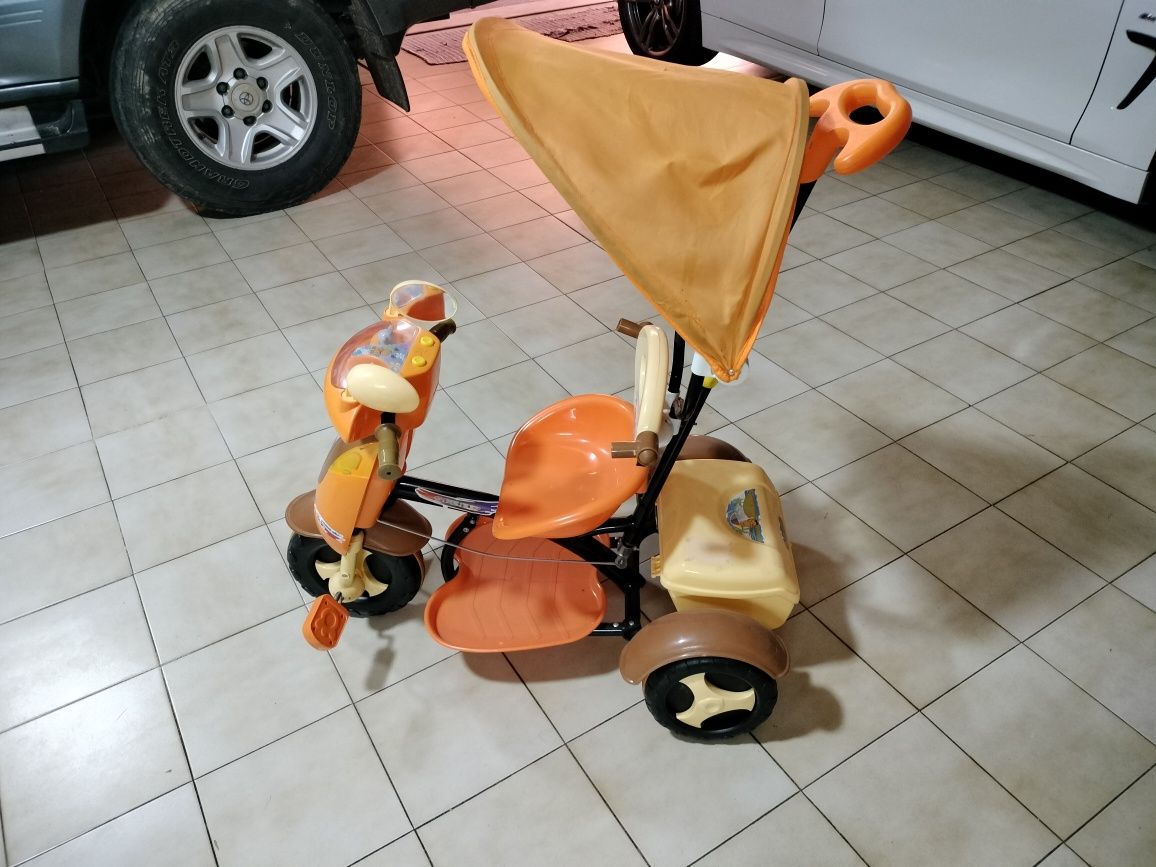 Triciclo cor de laranja