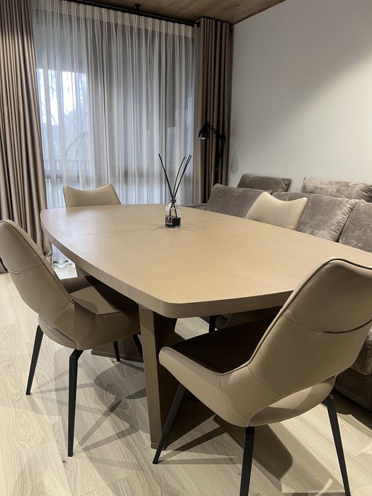 Продам обідній стіл з комплектом крісел