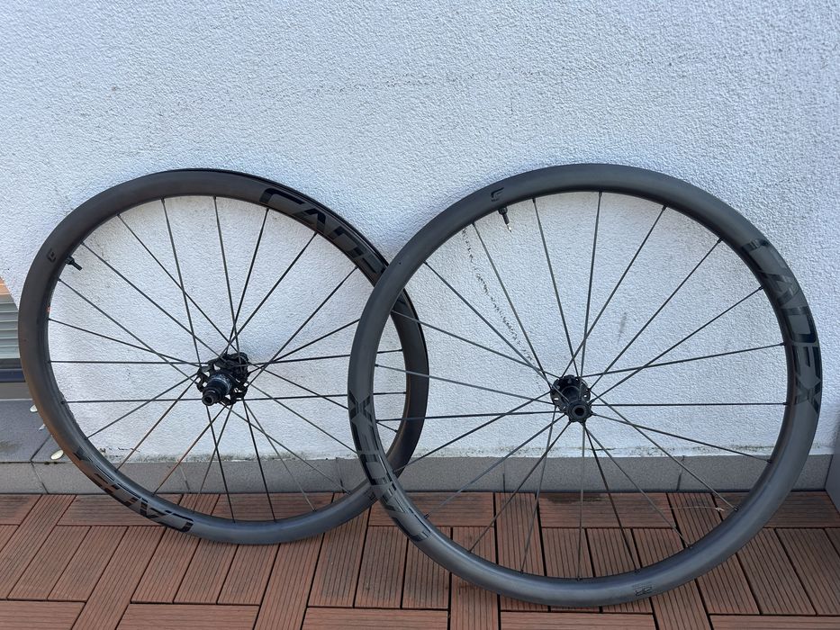 Zestaw kół karbonowych Gravel Cadex AR35