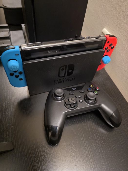 Nintendo Switch V2 usada + comando wireless