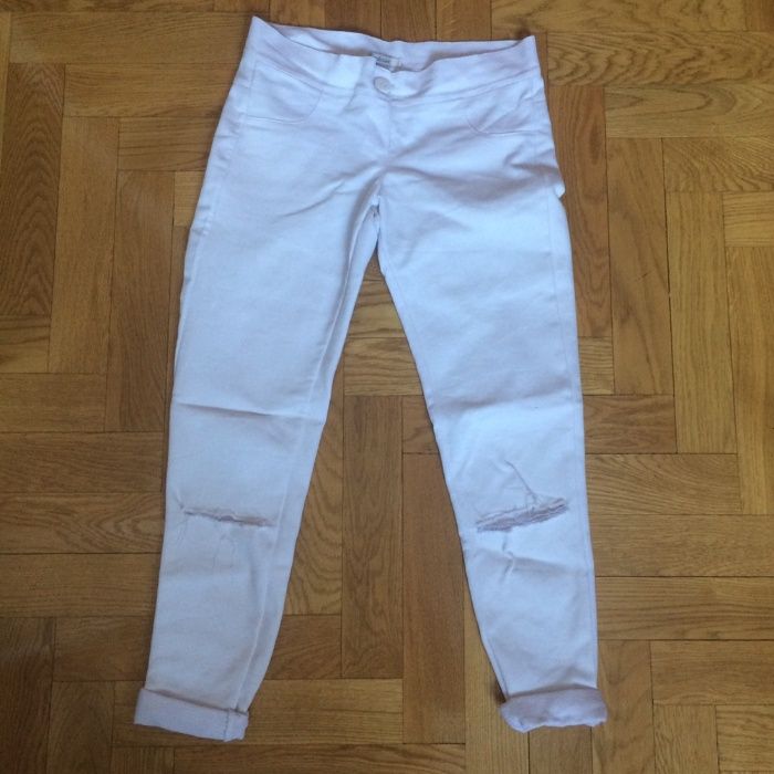 Белые рваные джинсы. Стрейч