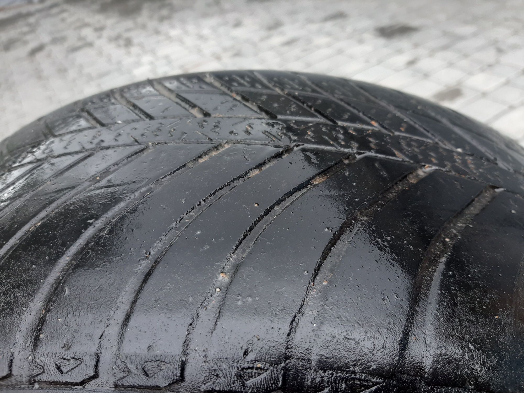 Шини  колесо  запаска 225/50 R 17