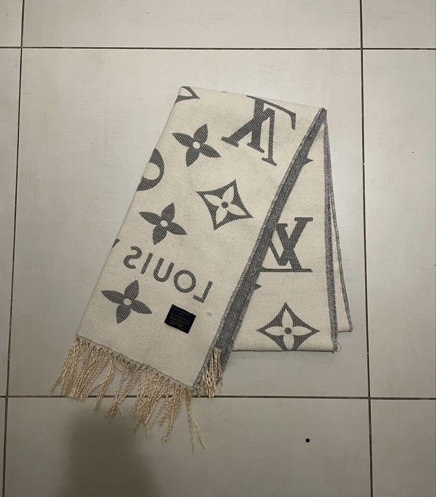 Szalik Louis Vuitton