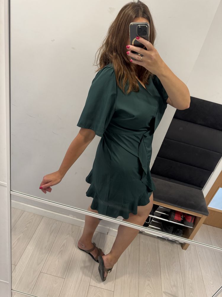 Krótka sukienka z kopertowym dekoltem Shein curve 3XL