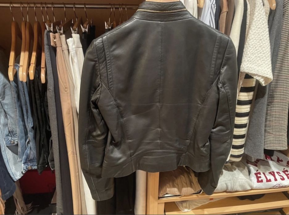 Casaco pele preto Massimo Dutti.