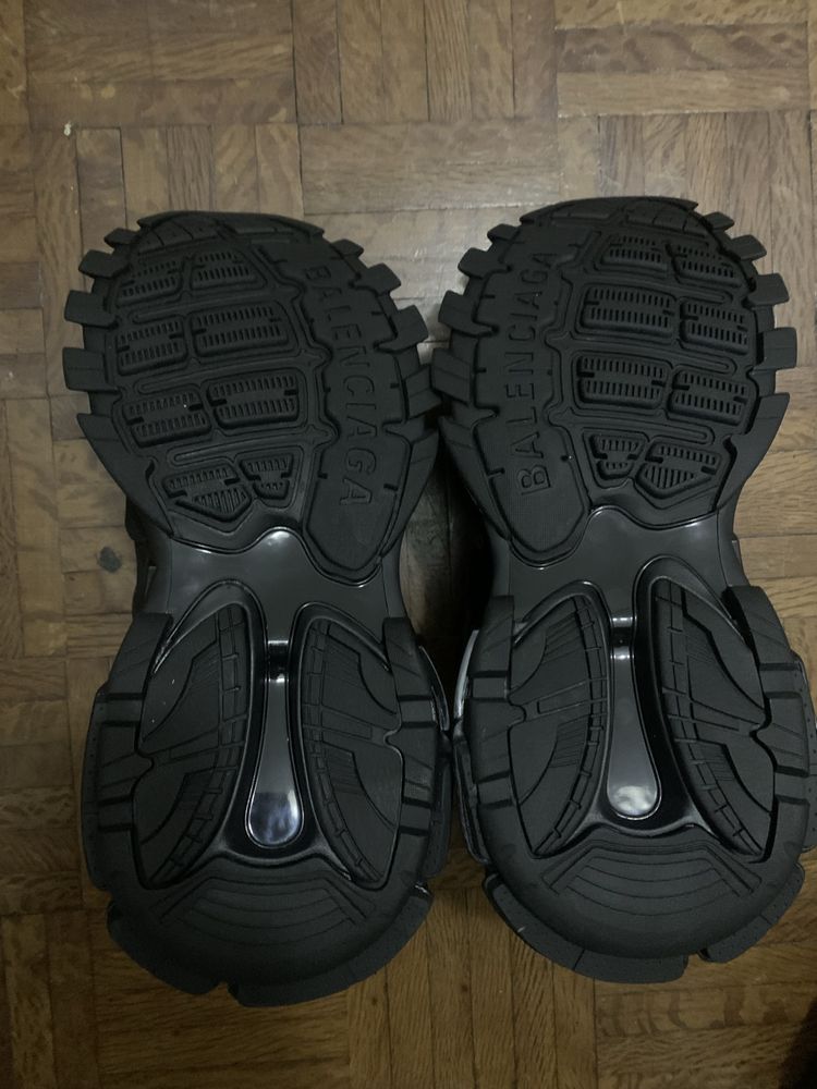 Balenciaga track