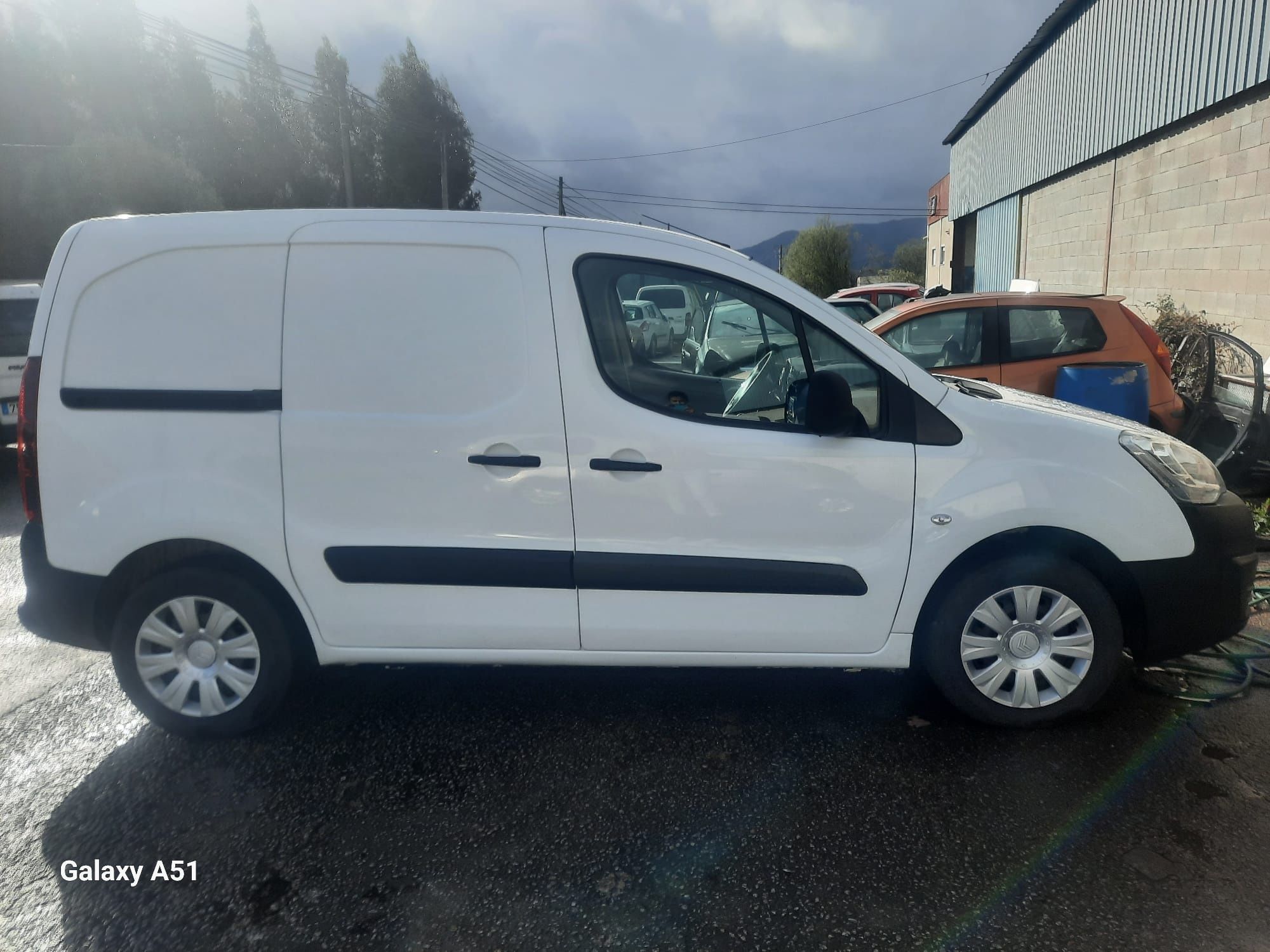 Citroën Berlingo 1.6hdi de 2014 fibrada de 3 lugares