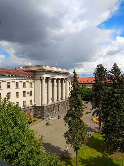 Продається ЕКСКЛЮЗИВНА 3кімнатна СТАЛІНКА в самому центрі міста