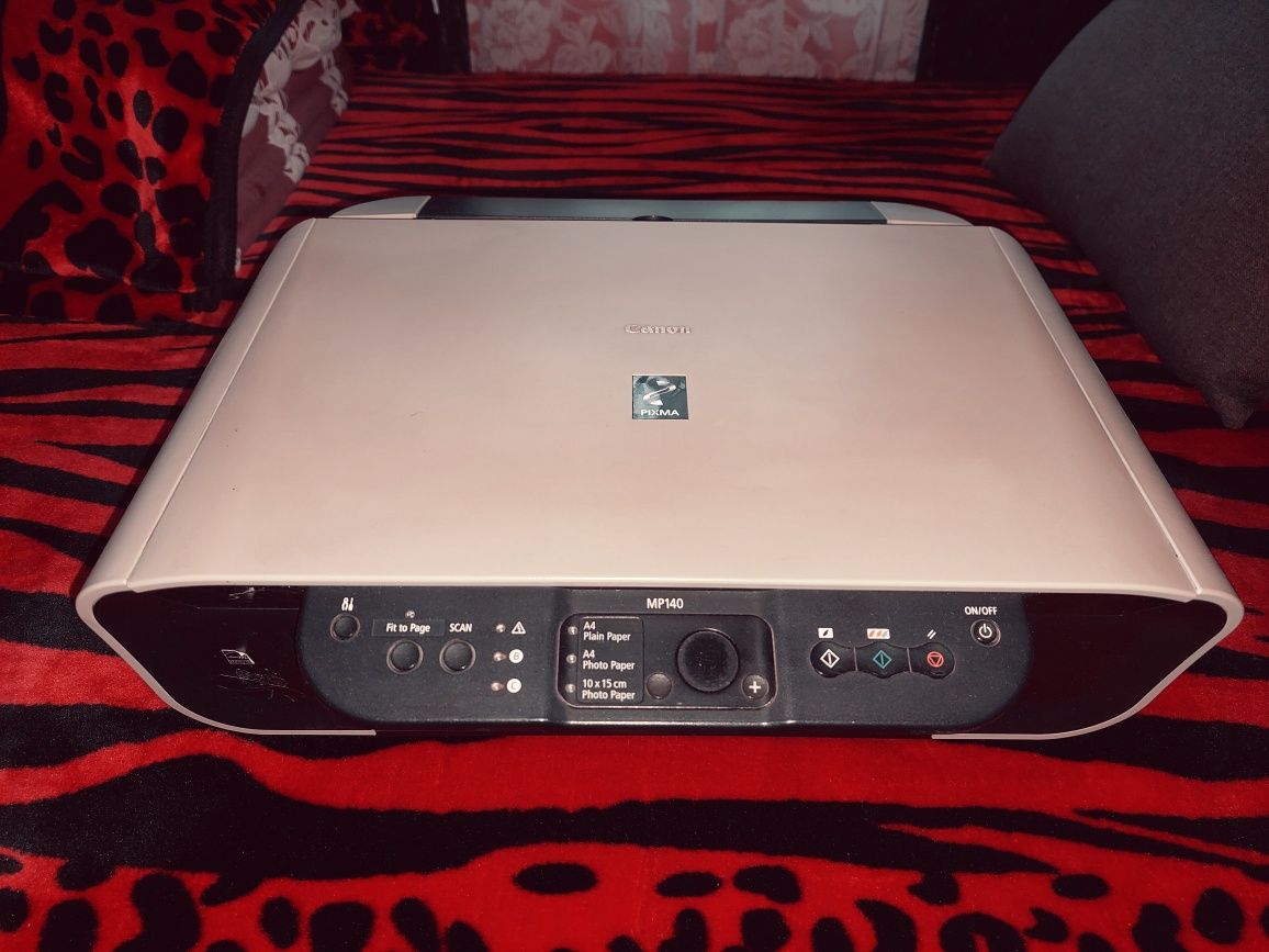 Komputer Philips monitor z glosnikami,klawiatura i mysz.Promocja