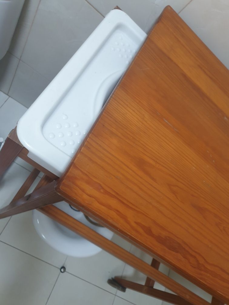 Muda fraldas e banheira