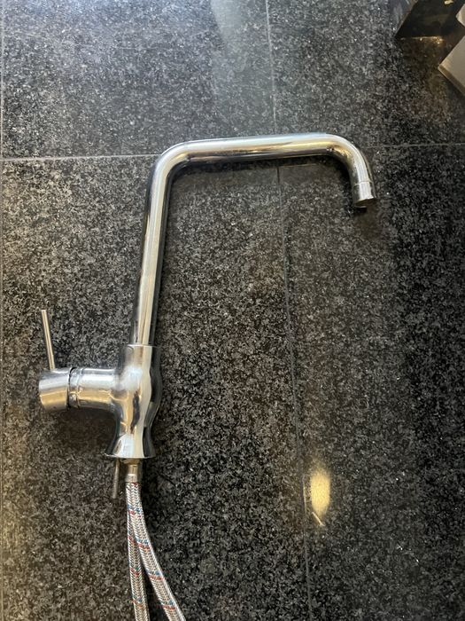 Torneira semi nova cozinha com bichas