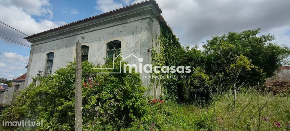 Terreno Urbano Com Duas Moradias