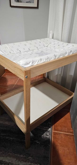 Movel muda fraldas, com esponja