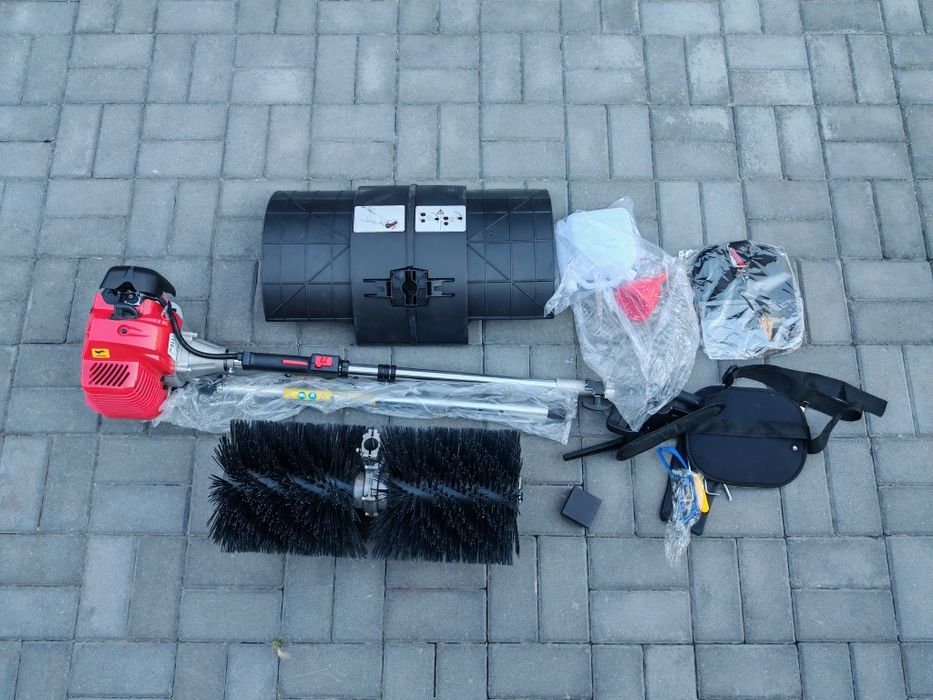 Ручная бензиновая подметальная метла  с толкателем для уборки листьев