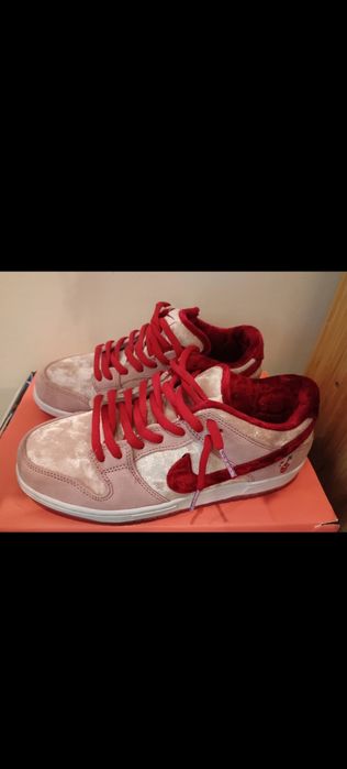 Nike dunk strange love