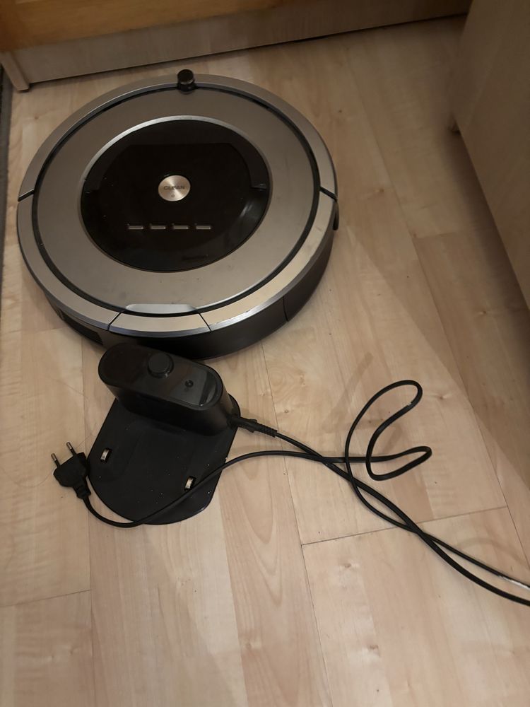 Uzywany robot rumba sprzedam na czesci .