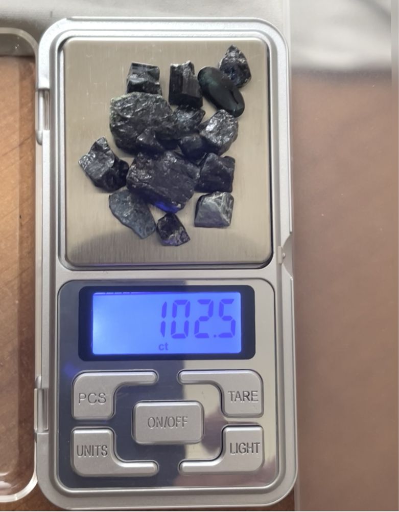 Turmalinas paraíba=102.5ct +Esmeraldas=40ct /+70,5ct outras