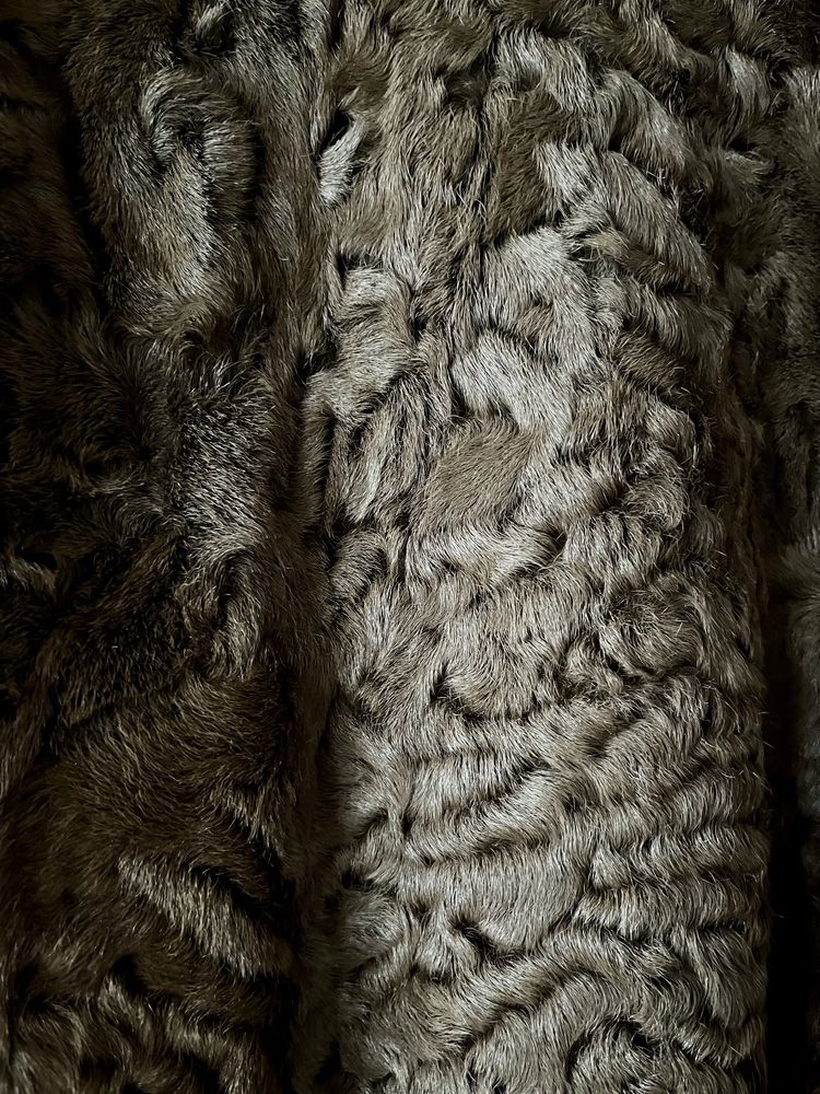 Brązowe karakuły futro naturalne płaszcz damski