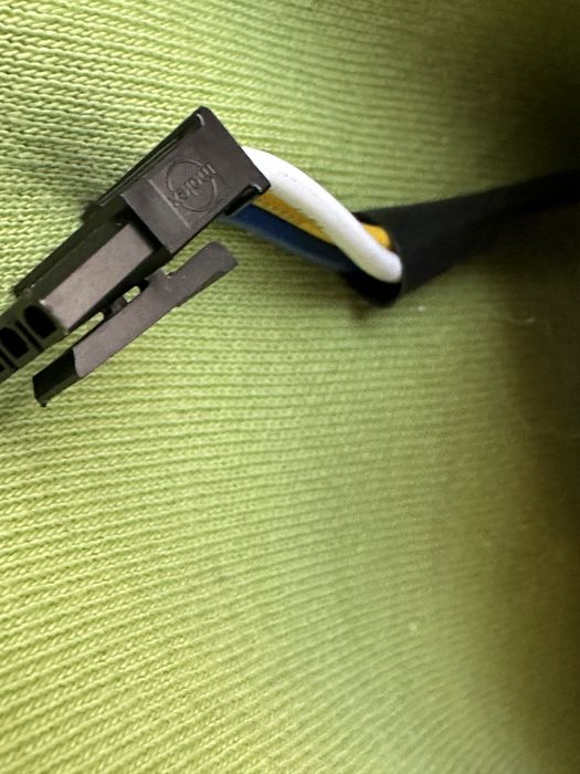 Wtyczka  z bateri stark varg