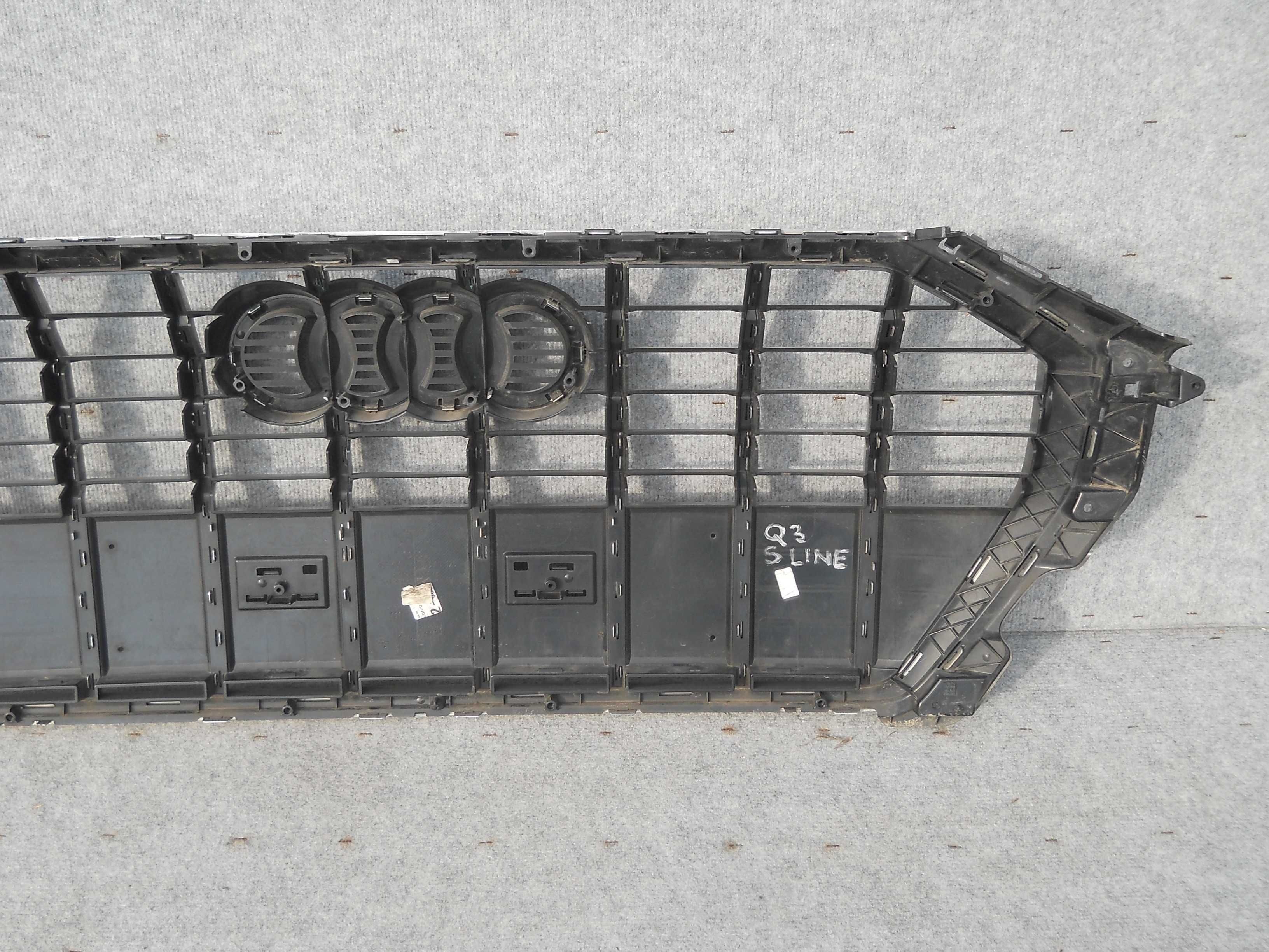 AUDI Q3 S LINE 83A 19- grill atrapa przód