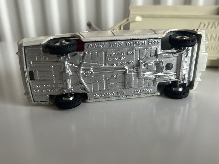 Model samochód TRIUMPH 2000 DINKY TOYS z przyczepą