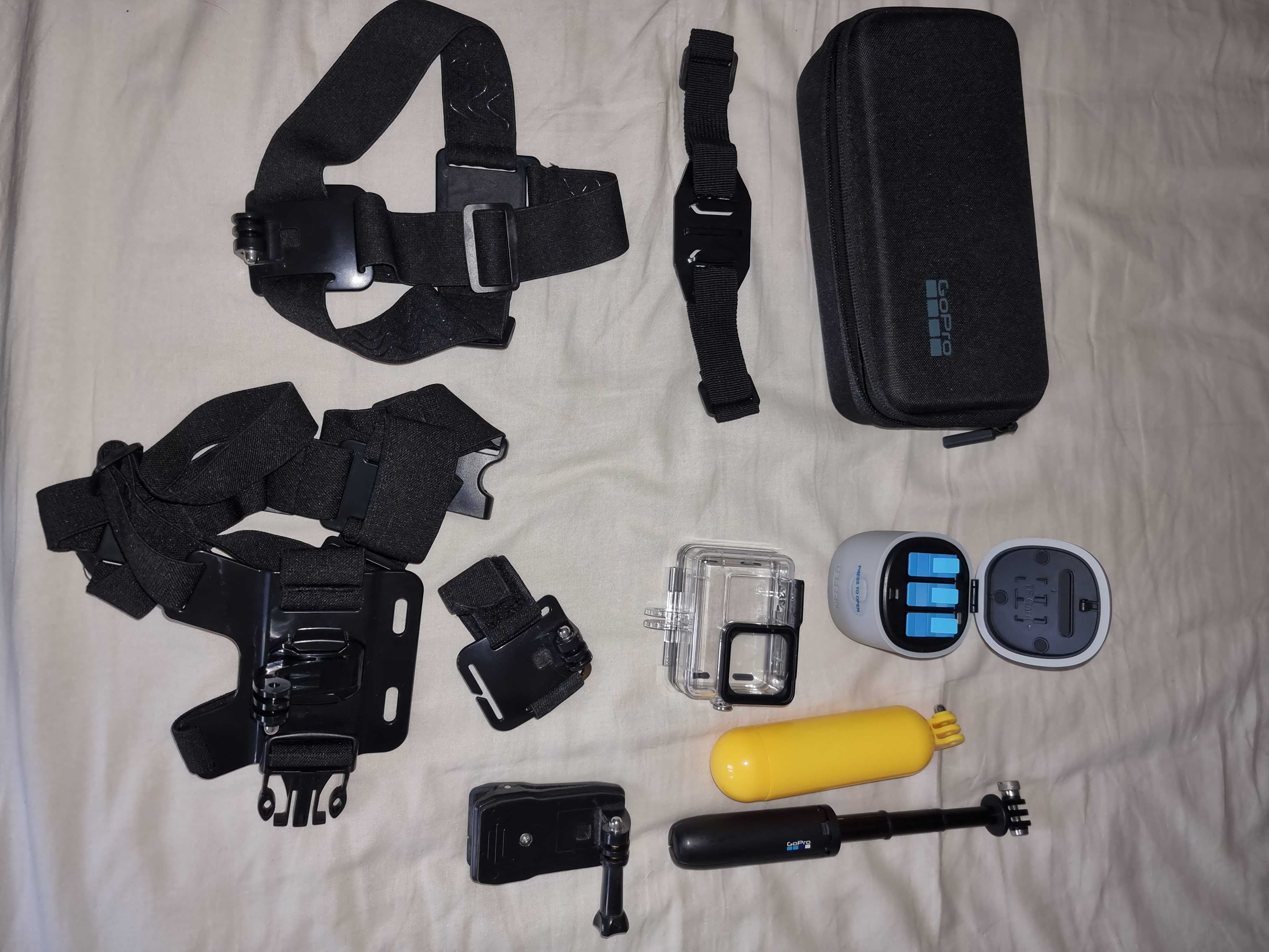 GoPro Hero 9 com fatura e vários acessórios