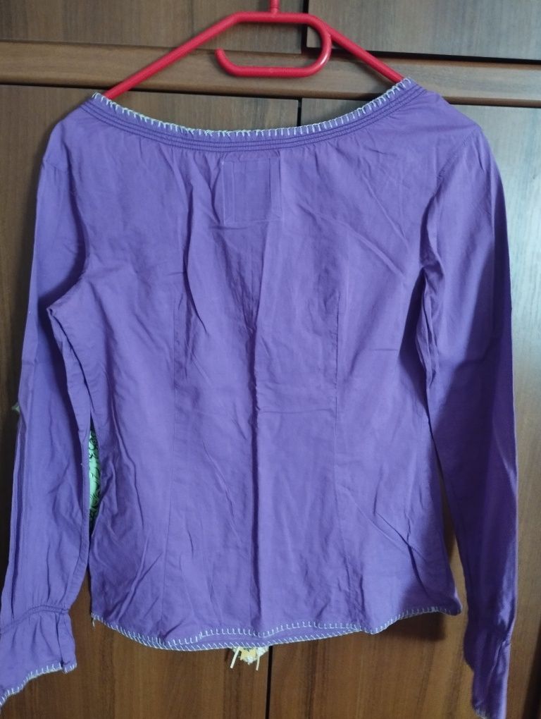 Блуза з вишивкою на Урал на тканина. Вишивка розмір S
