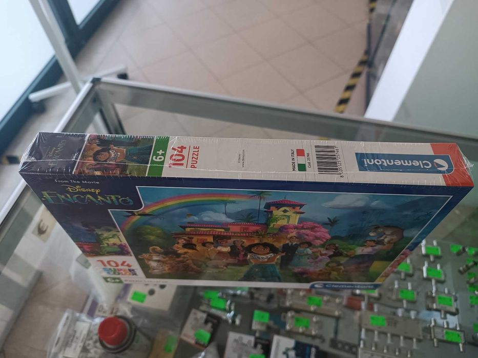 Puzzle Clementoni Disney Encanto Super Color 38x27cm 104 peças