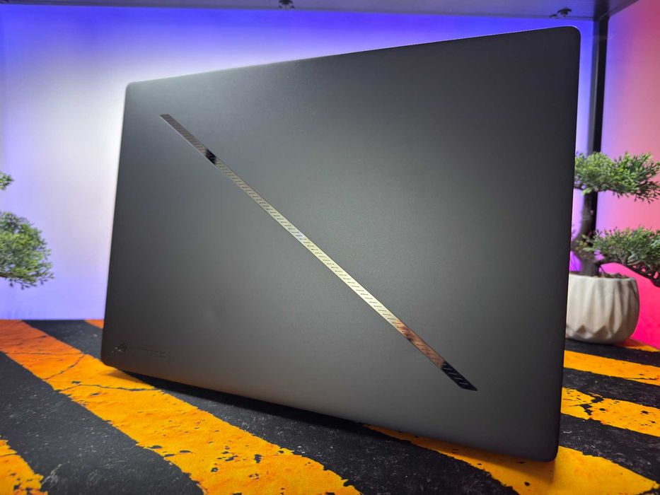 Asus rog zephyrus, ultra 9, rtx4070, OLED 240hz