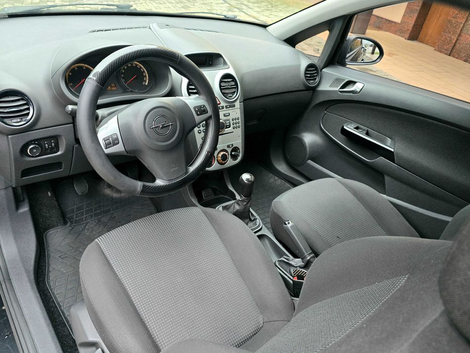 Opel Corsa 2012г.в. 1.3 дизель, механика