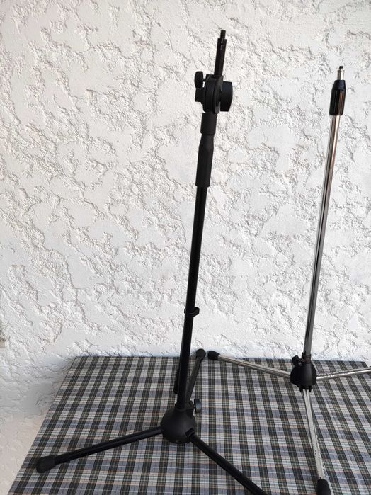 2 Tripés para Microfone (P / Peças)