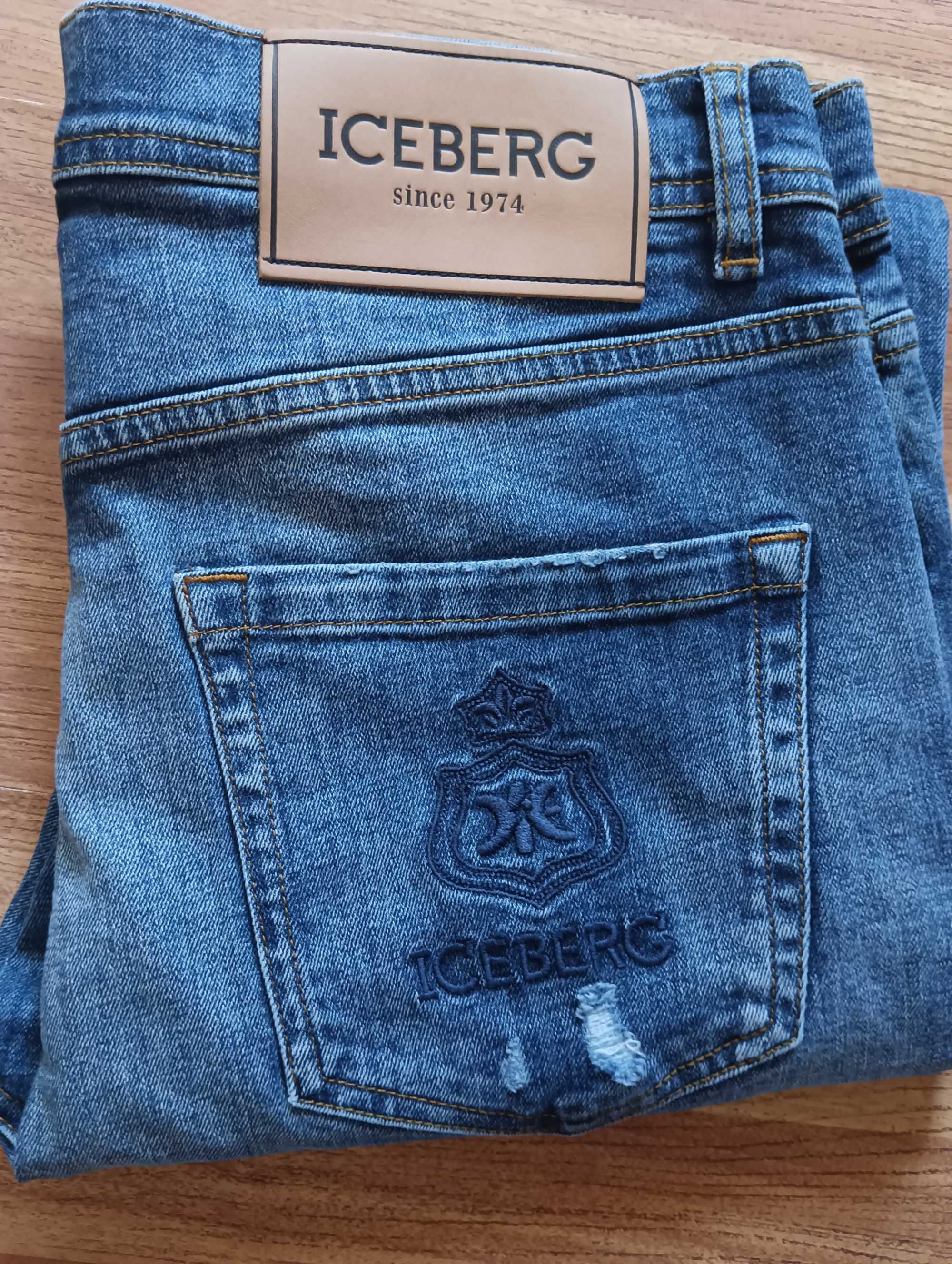 Продам джинсы Iceberg р 33