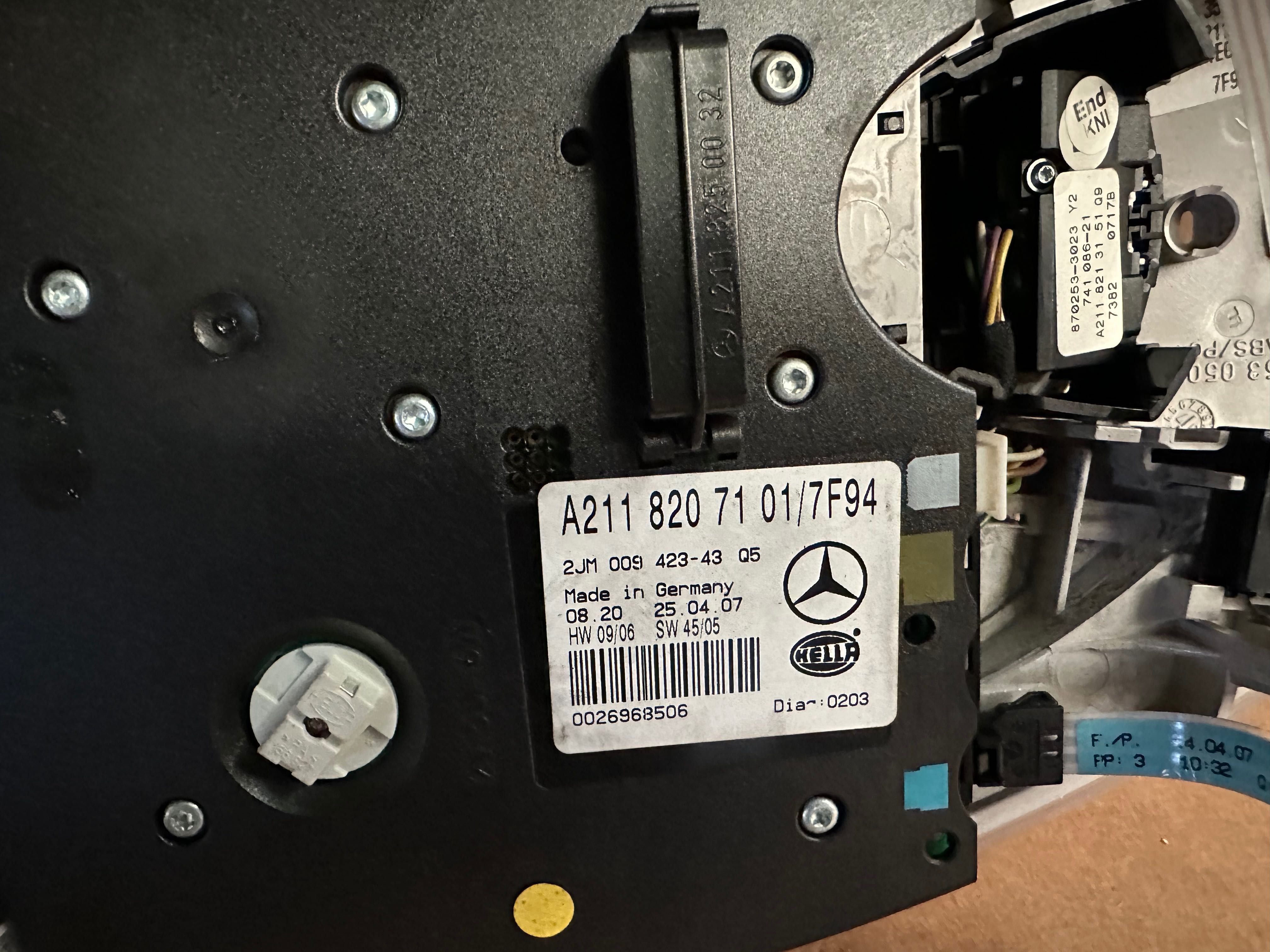PLAFUNIER Luz de Tejadilho Mercedes W211 E220 E320 A211820.7101/7F94