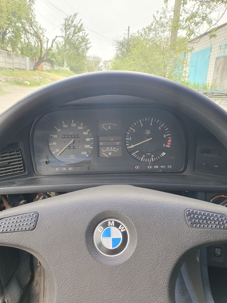 продам машину bmw e28, m20b27 на газу