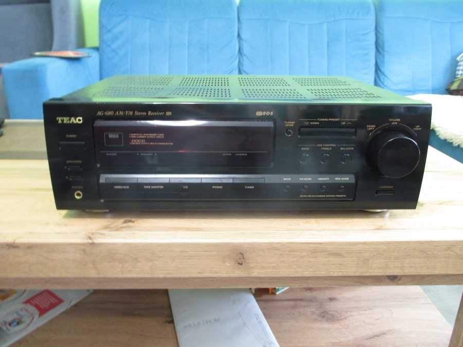 Amplituner TEAC AG-680 /do 200 W\