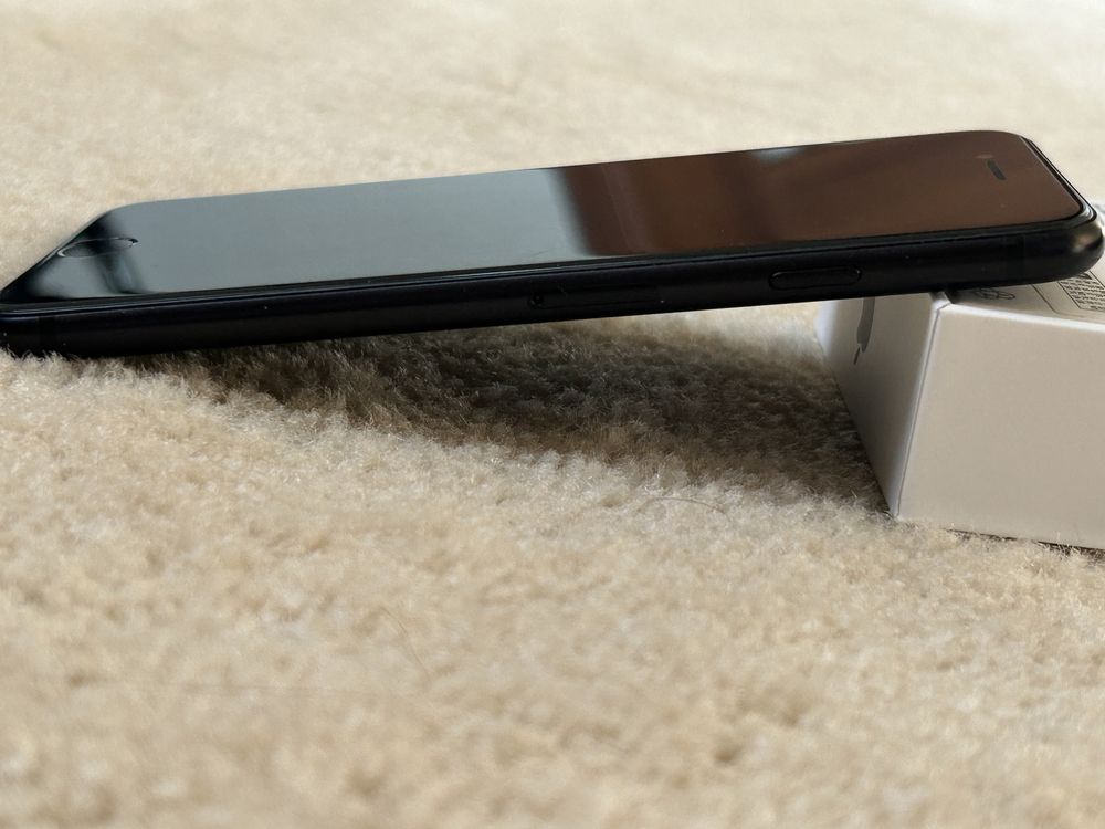iPhone SE używany jak nowy