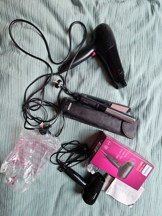 Conjunto: 2 secadores de cabelo e  alisador de cabelo