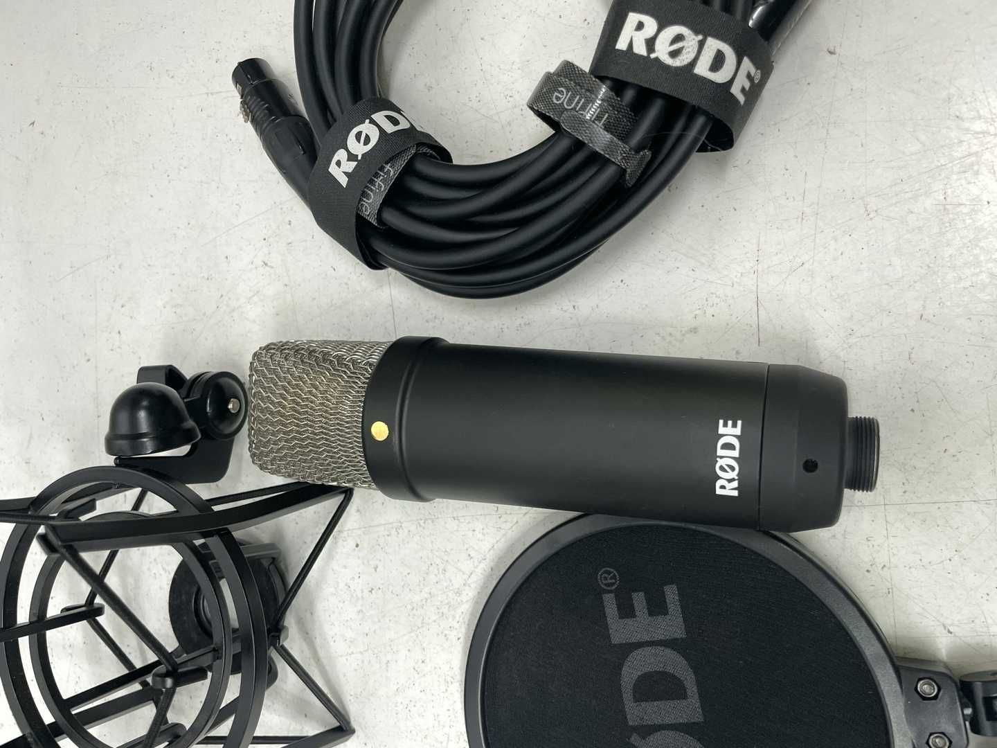 Студийный микрофон Rode NT1 Signature идеальный
