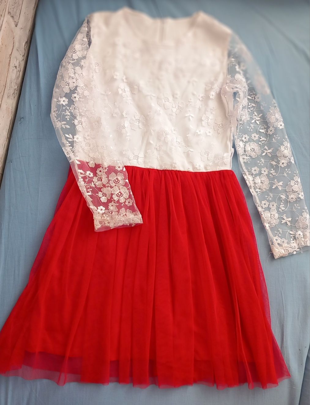 Sukienka dziewczęca 146 152 biało czerwona elegancka KORONKA jak nowa