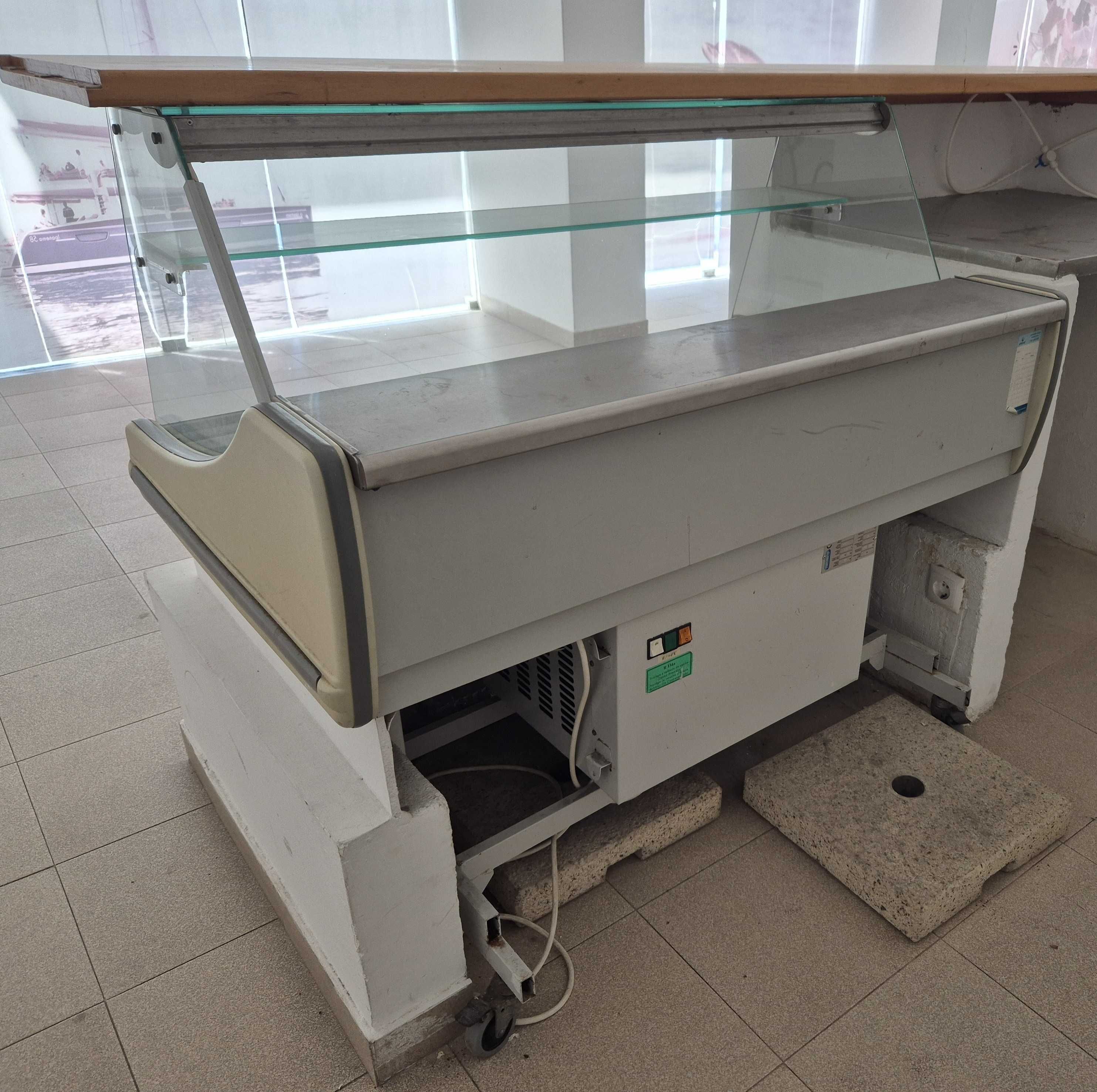Vitrine Refrigerada em Bom Estado