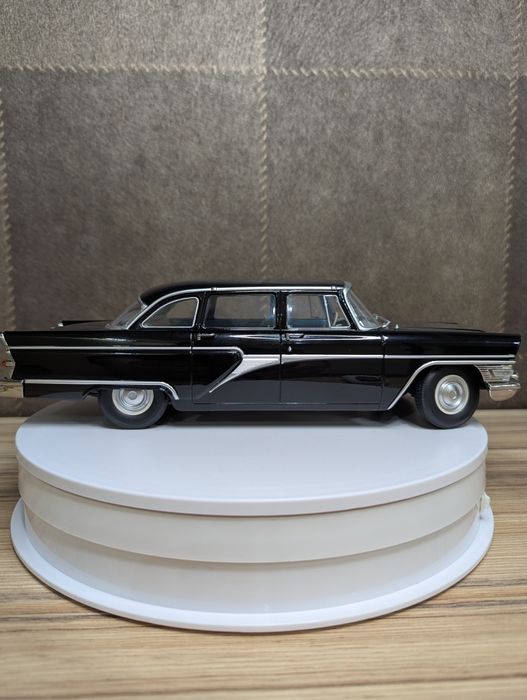 Чайка ГАЗ 13 масштаб 1:18