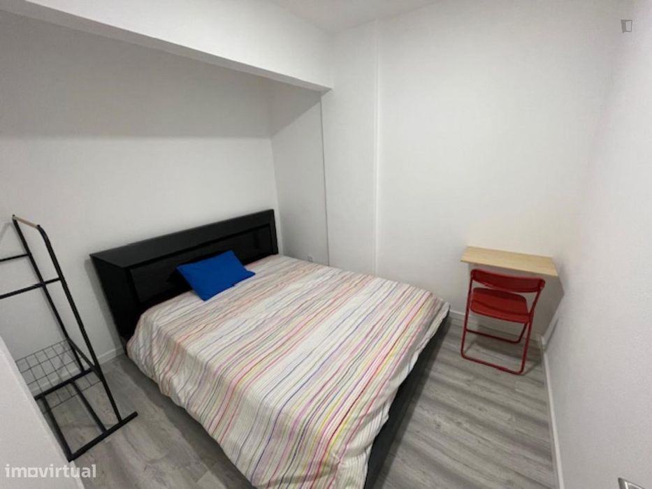 805183 - Quarto com cama de solteiro em...