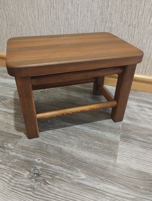 Табурет маленький.Табурет дев'яний.Ослінчик