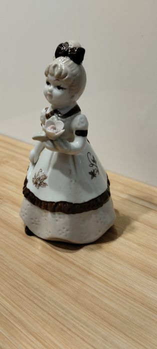 Figurka dziewczynki ręczna robota