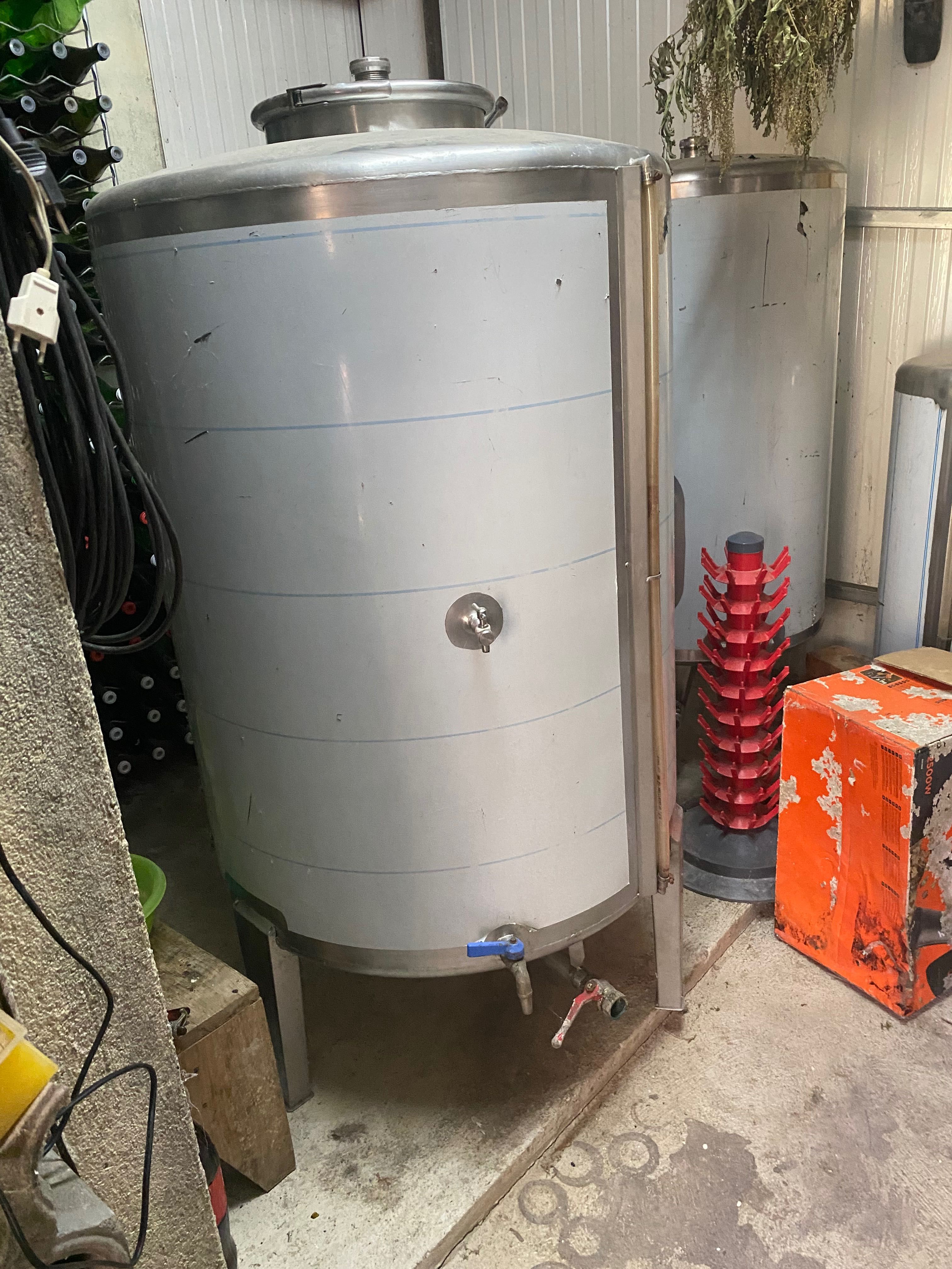 Cuba 550L - com tampa de de limpeza no topo