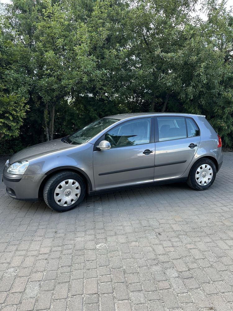 Автомобіль Volkswagen Golf 2004 1,6 Mpi