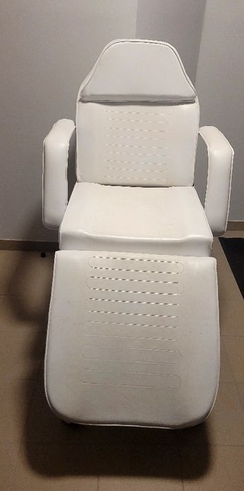 Fotel kosmetyczny  łóżko kosmetyczne stan idealny
