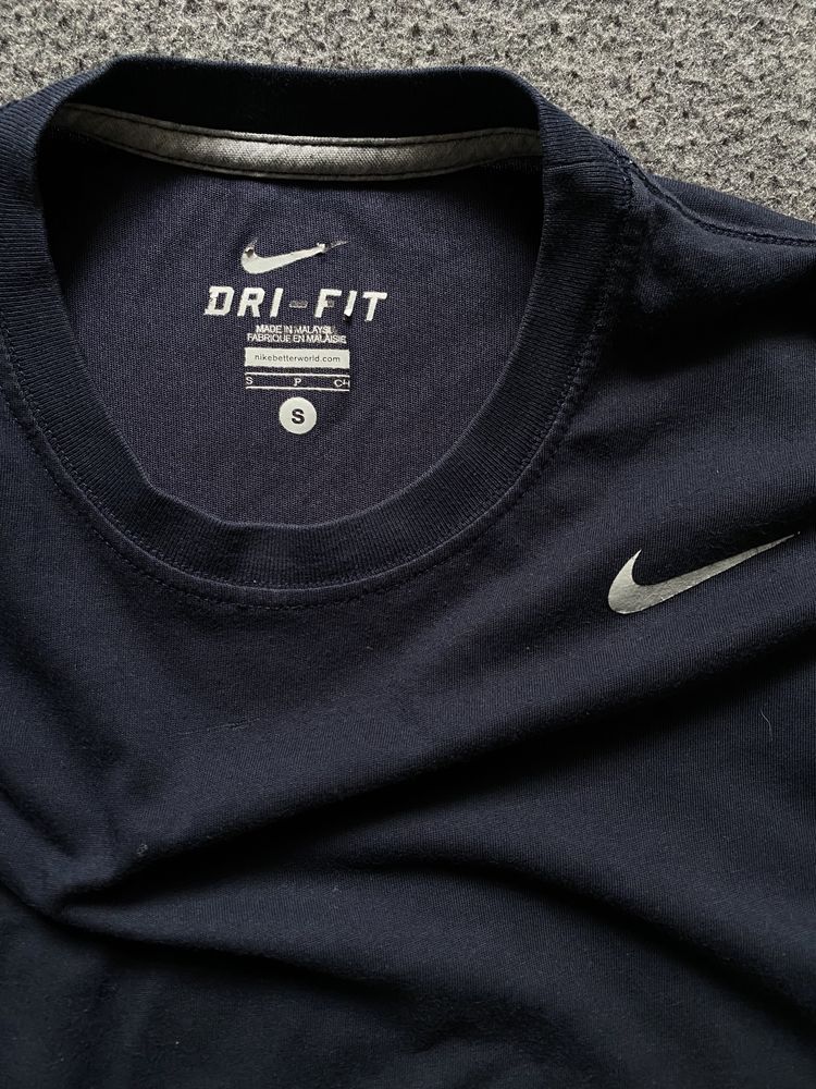 Футболка Nike Dri-Fit легенька Розмір: S (найк, драй фит)