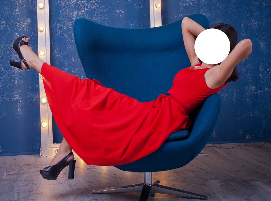 Продам червону сукню для урочистостей